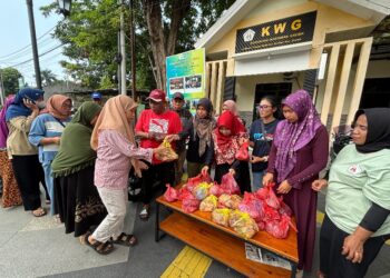 Momen Idul Adha, KWGe Salurkan Ratusan Paket Daging Kurban kepada Warga Sekitar