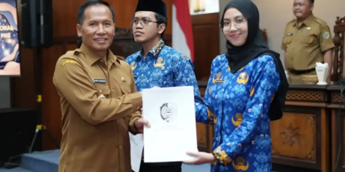 Baharudin Lantik 74 Pejabat Fungsional, Tegaskan Profesionalisme dan Citra Positif ASN Tulungagung