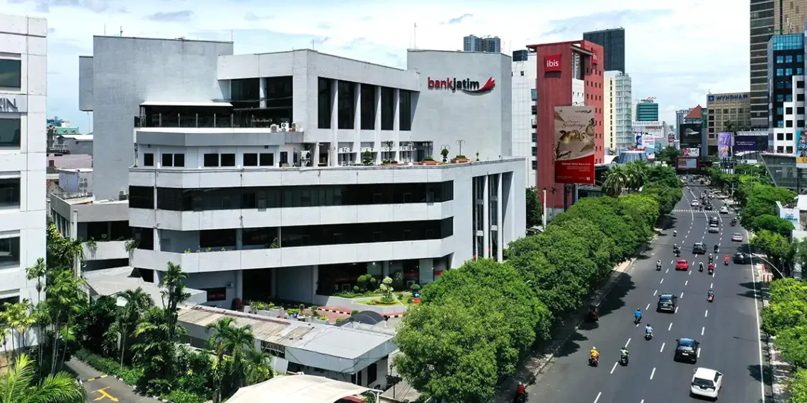 Tegaskan Komitmen terhadap Pertumbuhan Berkelanjutan, Jajaran Direksi Bank Jatim Lakukan Pembelian Saham