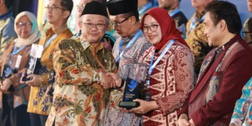 Majukan Sektor Pendidikan, Bupati Banyuwangi Borong Dua Penghargaan dari Kemendikdasmen