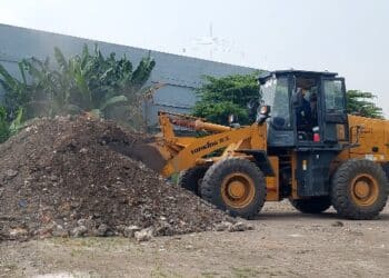 Melaui DBHCHT, Disnaker Gresik Cetak Operator Alat Berat Bersertifikat Melalui Pelatihan Wheel Loader