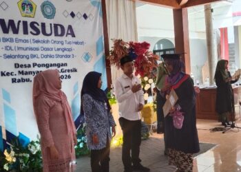 Desa Pongangan Gelar Wisuda Lintas Generasi, Perkuat Ketahanan Keluarga