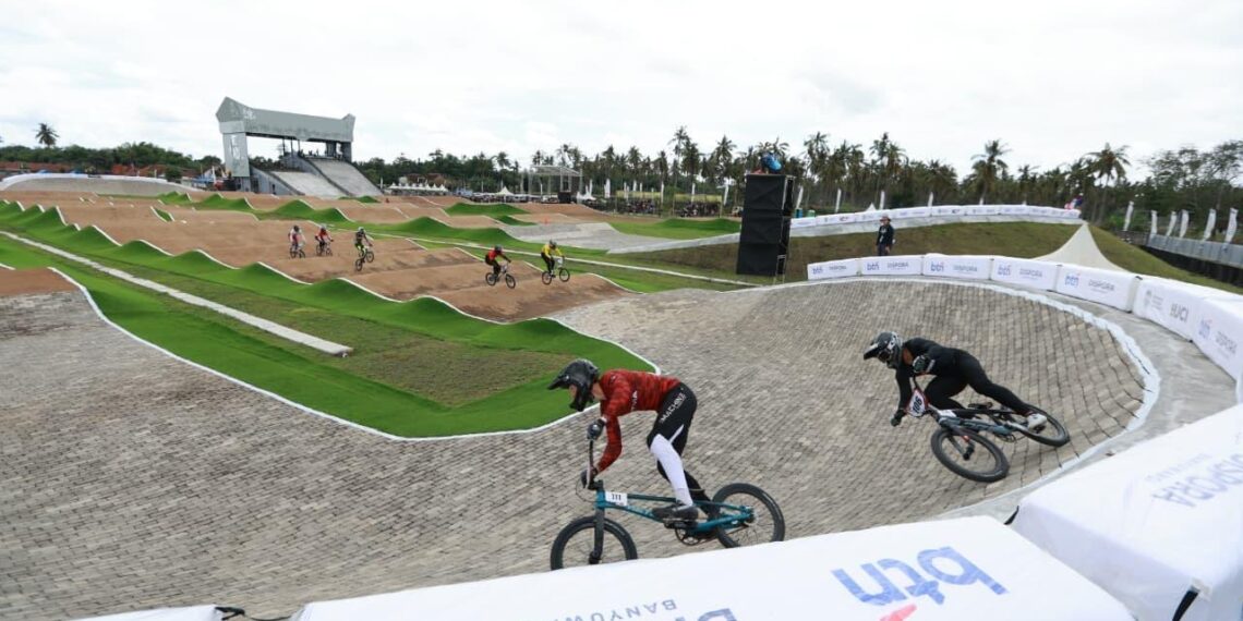 Aksi para pembalap di BMX Supercross International Circuit Muncar-Banyuwangi (Ist)