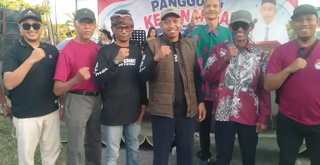 Kades Baru Desa Kalipecabean Safarid bersama team pemenangan