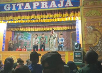 Pagelaran Ludruk Sedekah Bumi Cagak Agung Gresik Hipnotis Ratusan Warga, UMKM Ikut Bergeliat