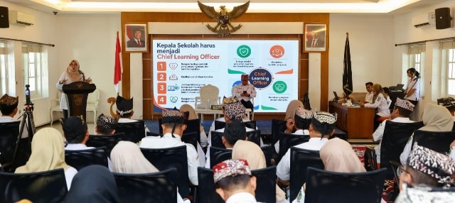 42 Kepala SMP di Banyuwangi Dimutasi Bupati Ipuk Instruksikan Penanganan Anak Putus Sekolah