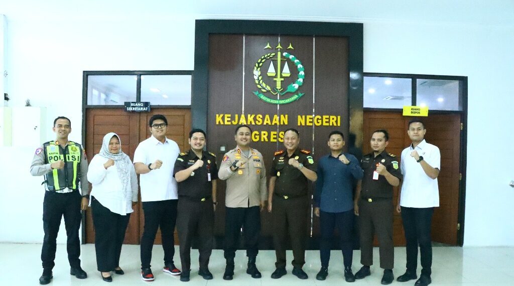 Kapolres Gresik bersama jajaran saat silaturrahmi di kantor Kejari Gresik