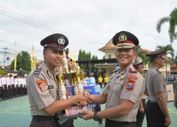 Apresiasi Sportivitas dan Soliditas Personel, Polresta Banyuwangi Berikan Penghargaan Juara Lomba Hari Bhayangkara ke-80 52 Apresiasi Sportivitas dan Soliditas Personel, Polresta Banyuwangi Berikan Penghargaan Juara Lomba Hari Bhayangkara ke-80