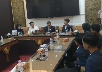 Soroti Ketimpangan Pendidikan dan Pembangunan di Madura , Komisi E DPRD Jatim Terima Audensi Mahasiswa Trunojoyo