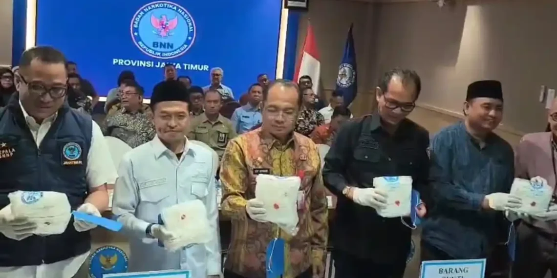Ketua Komisi A DPRD Jatim Dedi Irwansah bersama aparat penegak hukum