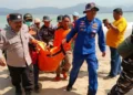 Korban Hilang Terseret Ombak di Perairan Pulau Merah Ditemukan Meninggal 4 Korban Hilang Terseret Ombak di Perairan Pulau Merah Ditemukan Meninggal