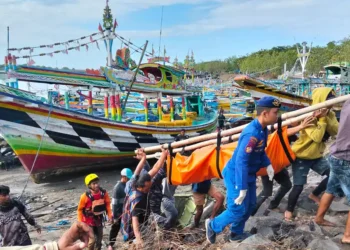 Empat Korban Kapal Nelayan Terbalik di Pantai Grajagan Ditemukan, Operasi Pencarian Dihentikan