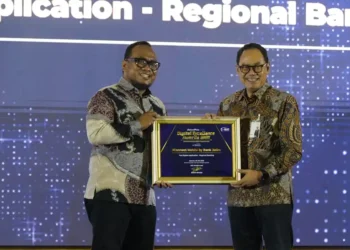 Lewat JConnect, Bank Jatim Boyong Dua Penghargaan Sekaligus 12 Lewat JConnect, Bank Jatim Boyong Dua Penghargaan Sekaligus