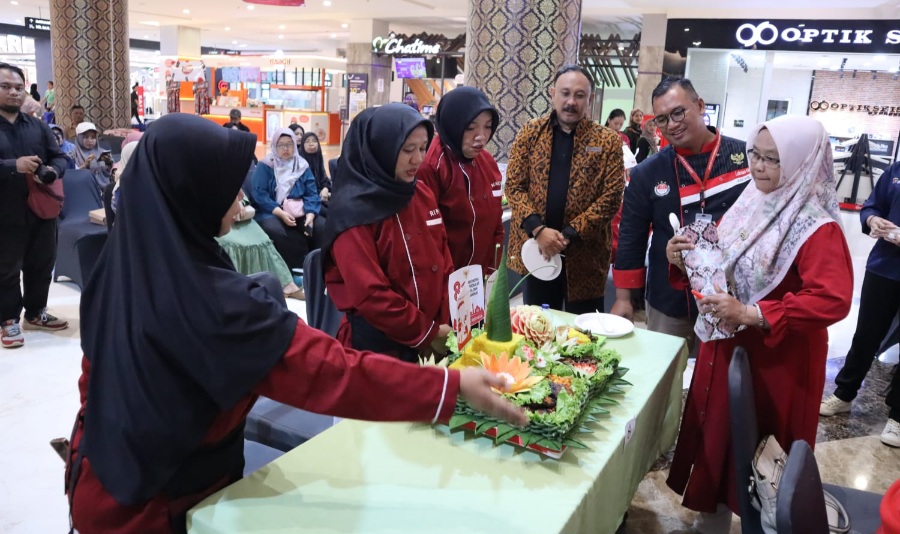 Gressmall Gelar Lomba Menghias Tumpeng, Semarakkan HUT Ke-81 Kemerdekaan RI 8 Gressmall Gelar Lomba Menghias Tumpeng, Semarakkan HUT Ke-81 Kemerdekaan RI