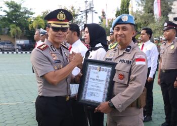 Kapolresta Banyuwangi Beri Penghargaan kepada Personel Berprestasi