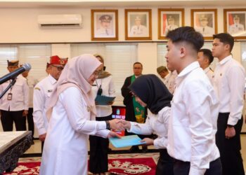 79 CPNS Banyuwangi Terima SK, 17 Diantaranya Dokter Spesialis dan Nakes 36 79 CPNS Banyuwangi Terima SK, 17 Diantaranya Dokter Spesialis dan Nakes
