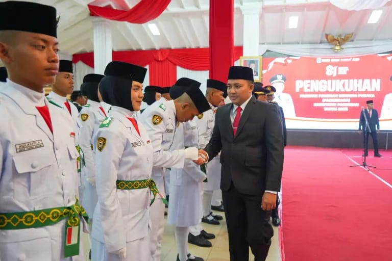Bupati Kukuhkan 77 Anggota Paskibraka Kabupaten Pasuruan
