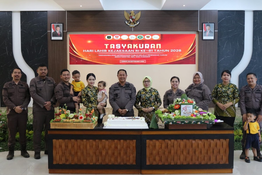Harlah Adhyaksa ke-81, Kejari Gresik Gelar Donor Darah dan Bagikan Ratusan Nasi Kotak 2