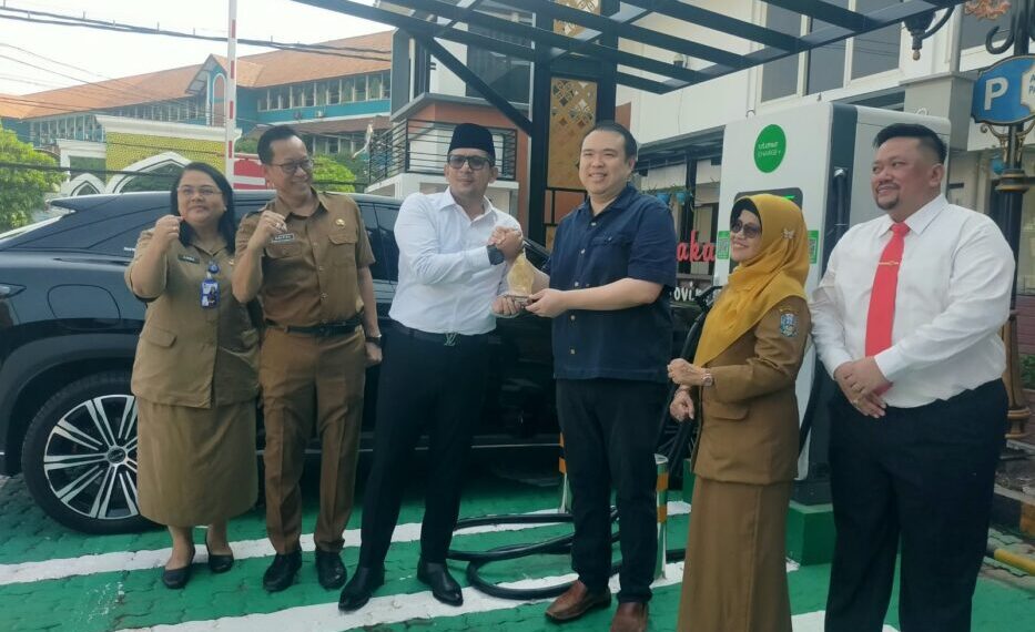 Telah Dibuka SPKLU Di Sekretariat DPRD Jatim 1 Sekretariat DPRD Jatim saat resmikan SPKLU