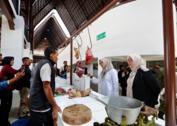 Pasar Banyuwangi Mulai Beroperasi, Bupati Ipuk Minta Pedagang Jaga Kebersihan dan Kenyamanan