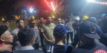 Ketua DPRD Banyuwangi Temui Massa Sopir Logistik dan Truk yang Blokade Akses Kantor Pemkab