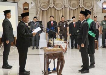 Edy Hadisiswoyo Resmi Jabat Pj Sekda Gresik, Ini Pesan Bupati Gresik 50 Edy Hadisiswoyo Resmi Jabat Pj Sekda Gresik, Ini Pesan Bupati Gresik