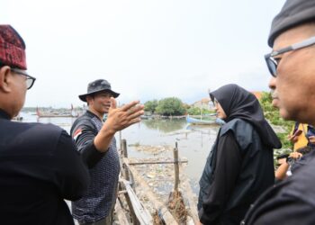 15 Ton Sampah di Kalimati Diangkut, Pembersihan 800 Meter Aliran Sungai Capai 90 Persen 37 15 Ton Sampah di Kalimati Diangkut, Pembersihan 800 Meter Aliran Sungai Capai 90 Persen