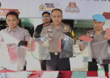 Bisnis Ilegal BBM Bersubsidi di Banyuwangi Dibongkar Polisi, Tiga Tersangka dan 5.200 Liter Solar Diamankan