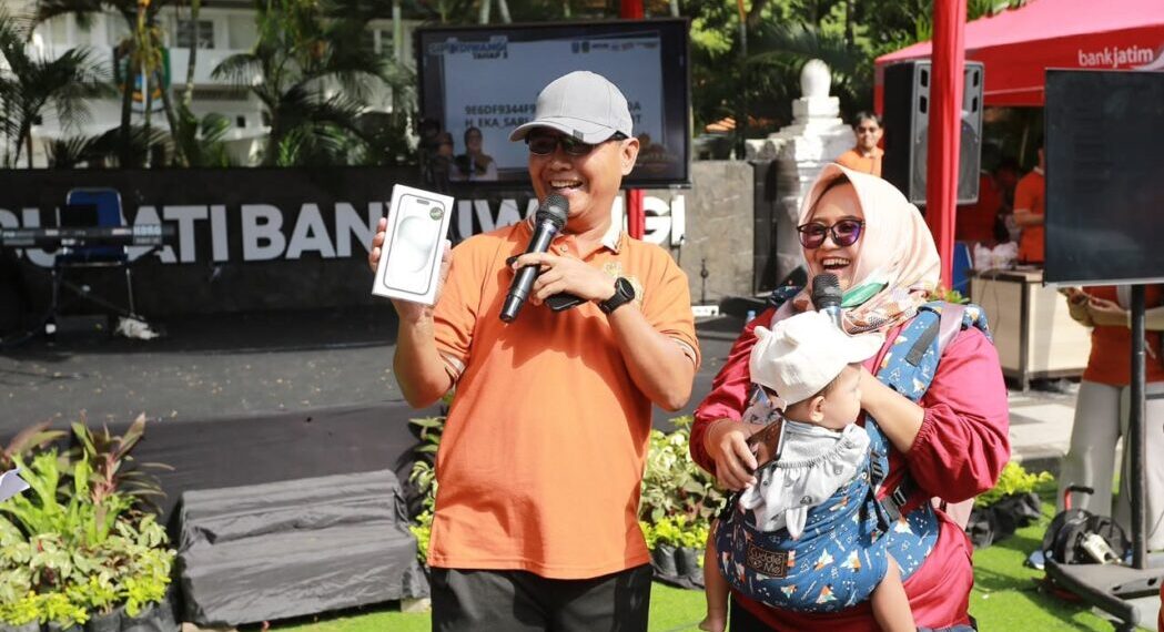Upload Struk Pajak Daerah, Puluhan Warga Banyuwangi Dapat iPhone, Motor hingga Umroh 1